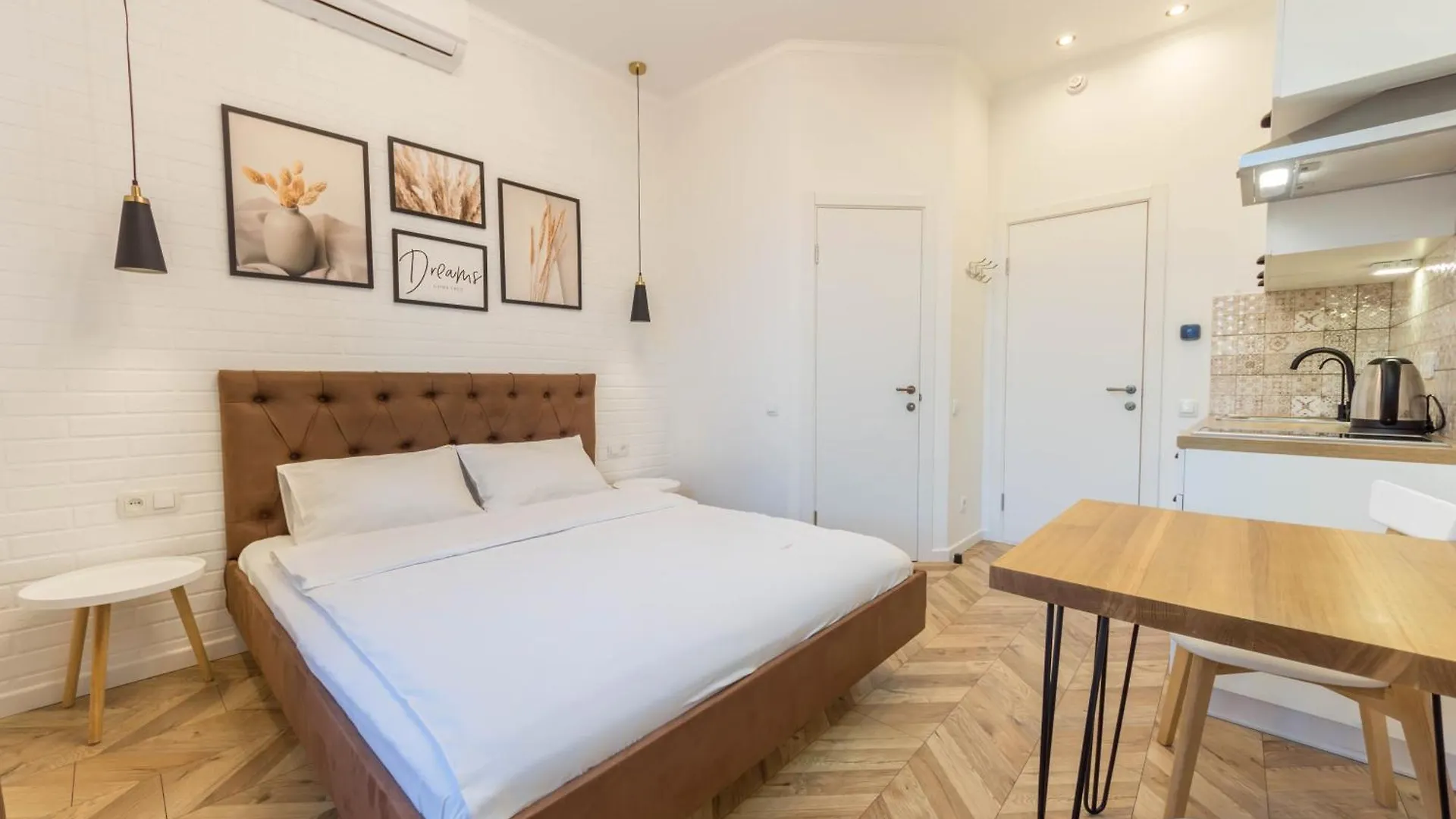 Idea Design Apart-Hotel Chykalenka Kiew 0*,